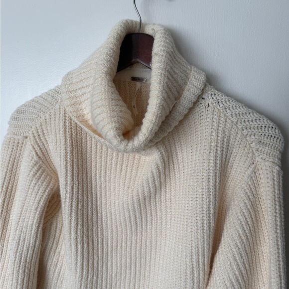 Free People Chunky Oversized Turtleneck Sweater - Picture 3 of 6
